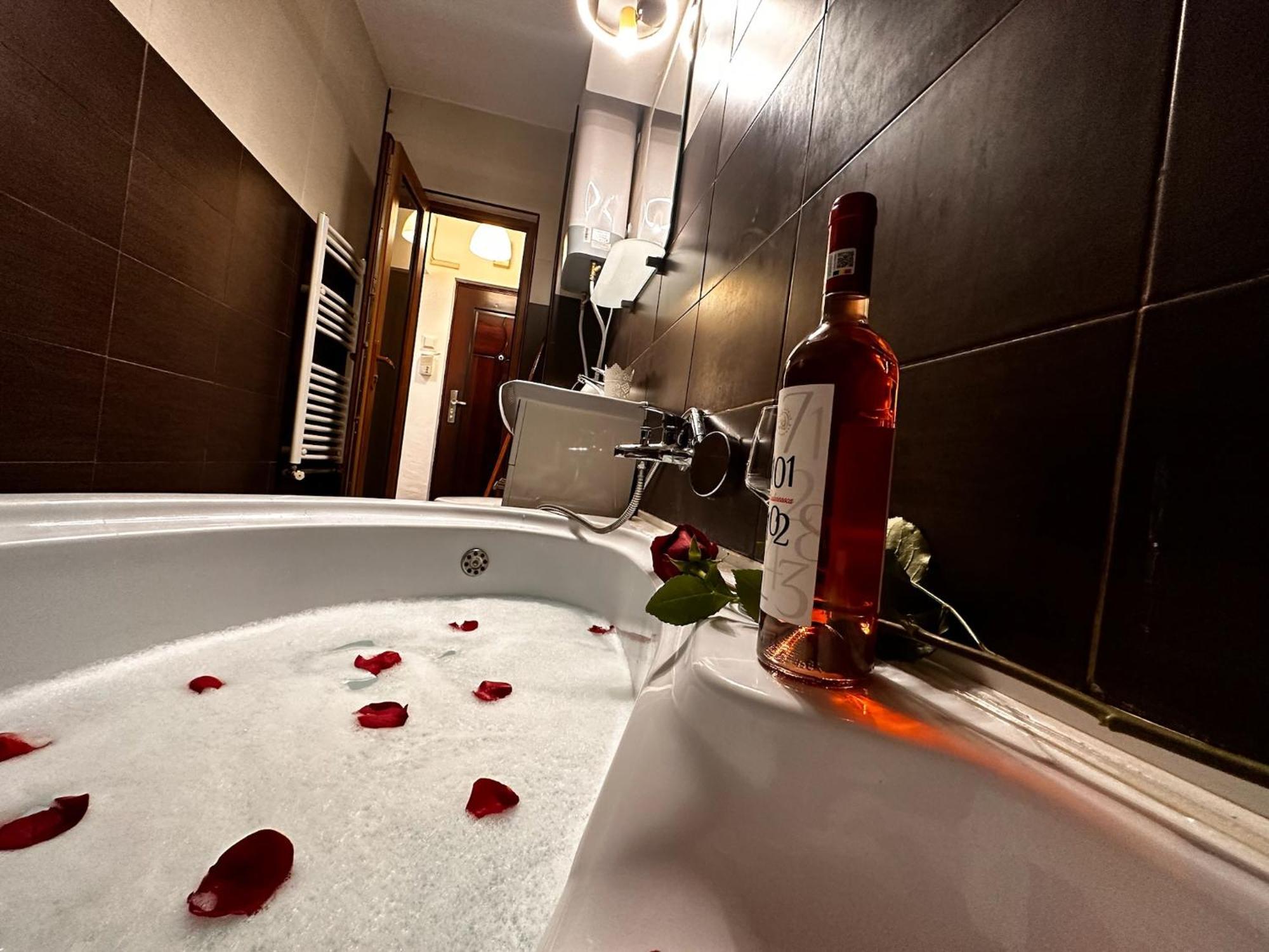 Romantic Charm, Spa, Free Early Check-In Βουκουρέστι Εξωτερικό φωτογραφία